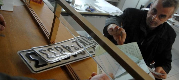 Επιστρέφονται για τις γιορτές οι πινακίδες κυκλοφορίας